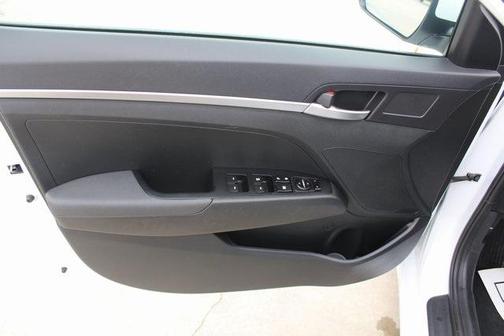 Photo 4 of 19 of 2019 Hyundai Elantra SE