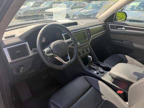 Platinum Gray Metallic 2022 Volkswagen Atlas 2.0T SE
