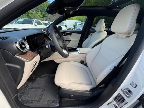 2025 Mercedes-Benz GLC 350e Base 4MATIC