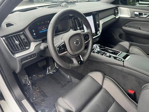 2025 Volvo V60 Plug-In Hybrid T8 Polestar Engineered