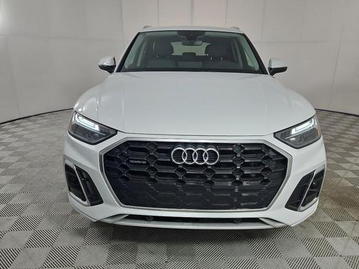 Glacier White Metallic 2023 Audi Q5 45 S line quattro Premium