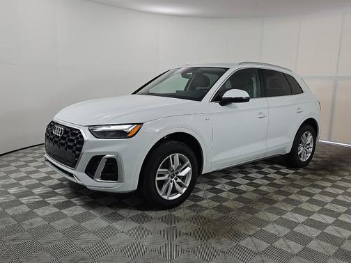 Glacier White Metallic 2023 Audi Q5 45 S line quattro Premium