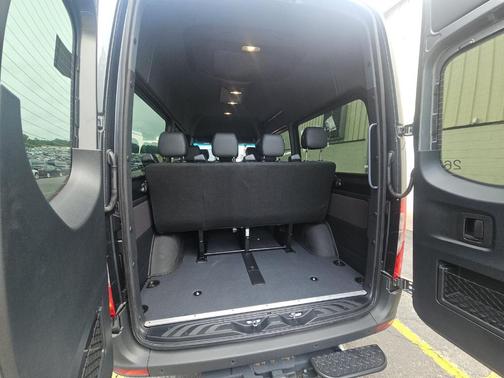 2024 Mercedes-Benz Sprinter 2500 144 WB Standard Roof Passenger
