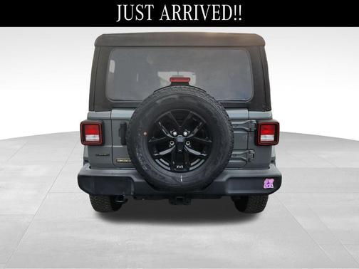 Sting Gray Clearcoat 2023 Jeep Wrangler Sport