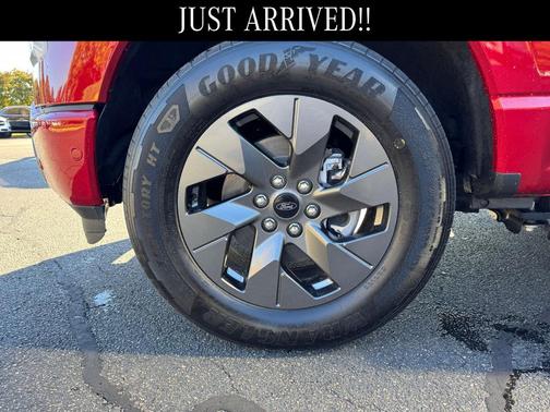 2023 Ford F-150 Lightning LARIAT