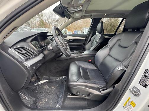 2018 Volvo XC90 T5 Momentum