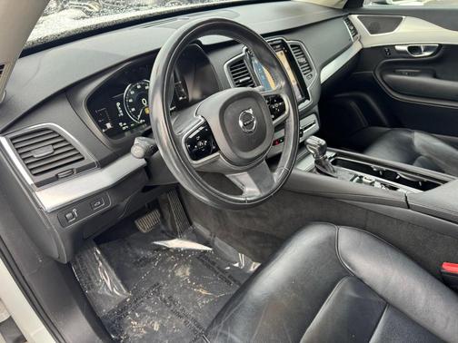 2018 Volvo XC90 T5 Momentum