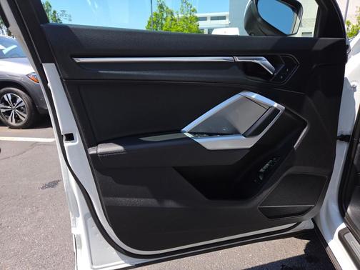 Glacier White Metallic 2022 Audi Q3 45 S line Premium