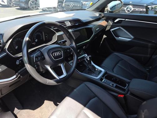 Glacier White Metallic 2022 Audi Q3 45 S line Premium