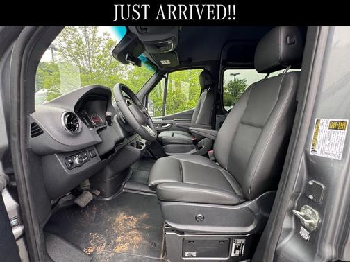 2024 Mercedes-Benz Sprinter 2500 144 WB Standard Roof Passenger