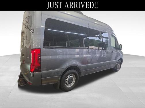 2024 Mercedes-Benz Sprinter 2500 144 WB Standard Roof Passenger
