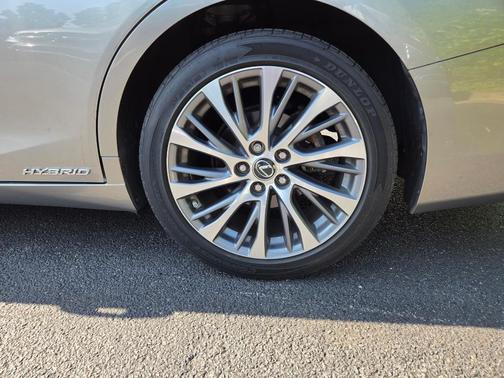 Atomic Silver 2020 Lexus ES 300h Base