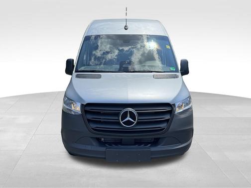 2025 Mercedes-Benz Sprinter 2500 144 WB Standard Roof Passenger