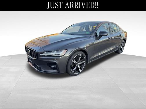 2023 Volvo S60 B5 Core Dark Theme
