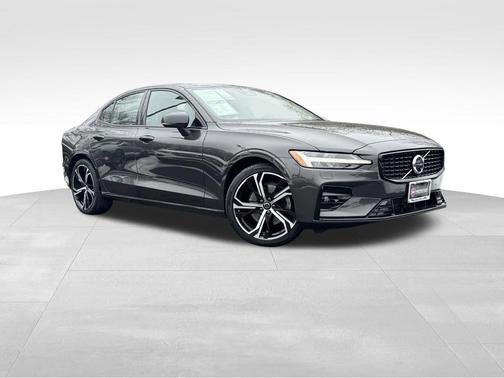 2023 Volvo S60 B5 Core Dark Theme