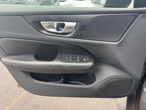 2023 Volvo S60 B5 Core Dark Theme