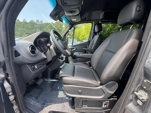 2024 Mercedes-Benz Sprinter 2500 144 WB Standard Roof Passenger