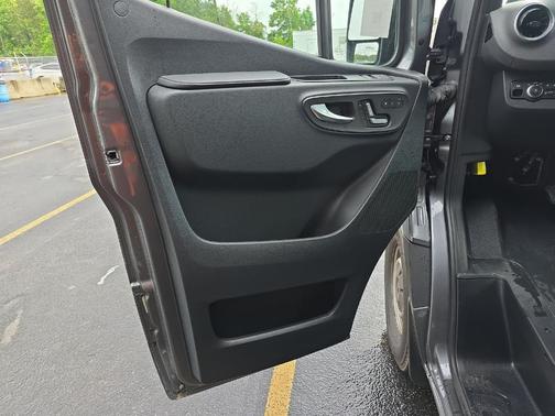 2024 Mercedes-Benz Sprinter 2500 144 WB Standard Roof Passenger