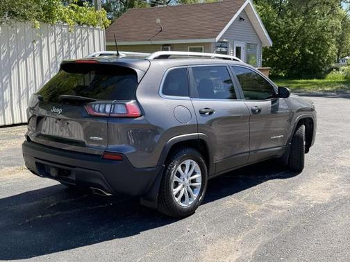 Gray 2019 Jeep Cherokee Latitude