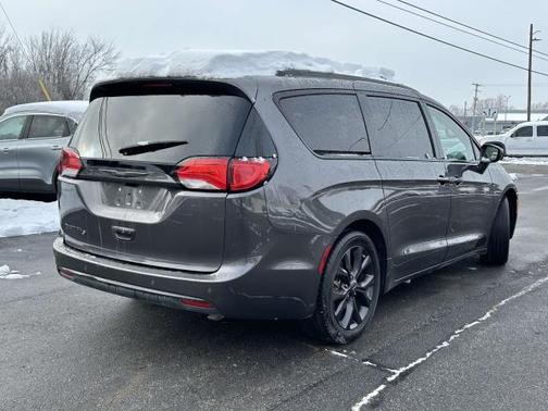 2020 Chrysler Pacifica Touring-L