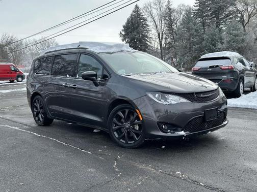 2020 Chrysler Pacifica Touring-L