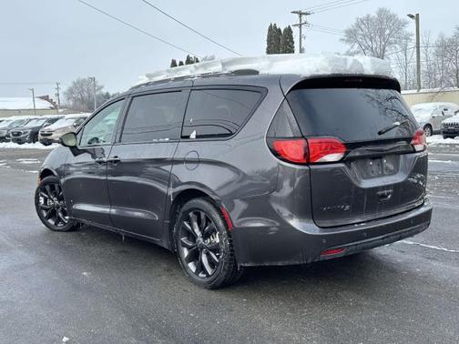2020 Chrysler Pacifica Touring-L