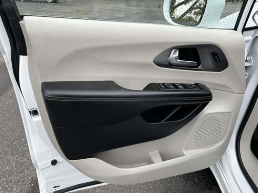 2022 Chrysler Pacifica Touring-L