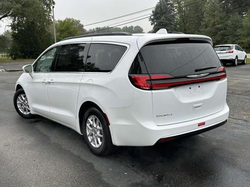 2022 Chrysler Pacifica Touring-L