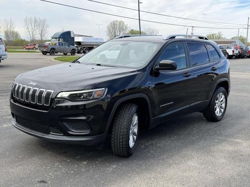 Black 2019 Jeep Cherokee Sport