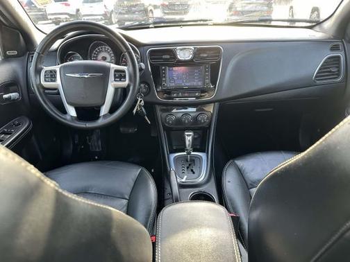 2013 Chrysler 200 Limited