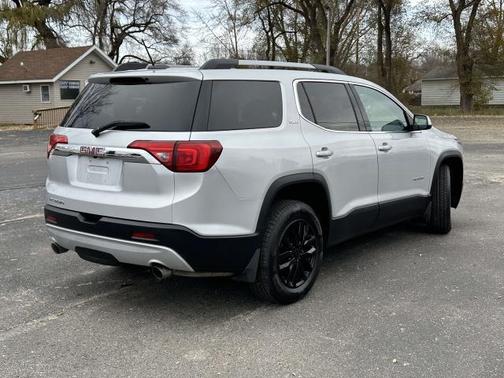 2017 GMC Acadia SLE-2