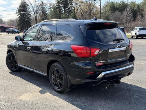 2019 Nissan Pathfinder SV