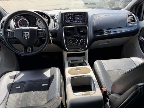 Silver 2017 Dodge Grand Caravan SXT