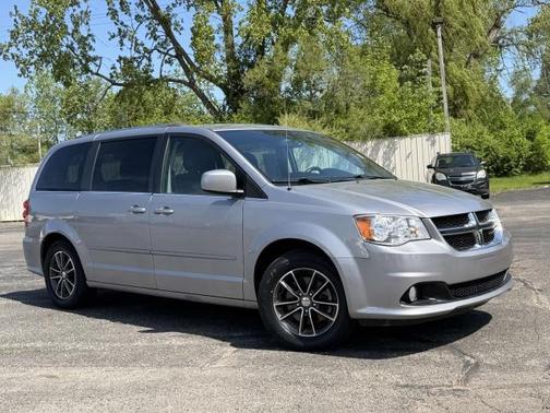 Silver 2017 Dodge Grand Caravan SXT