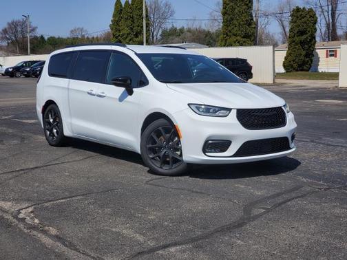 2024 Chrysler Pacifica Touring-L