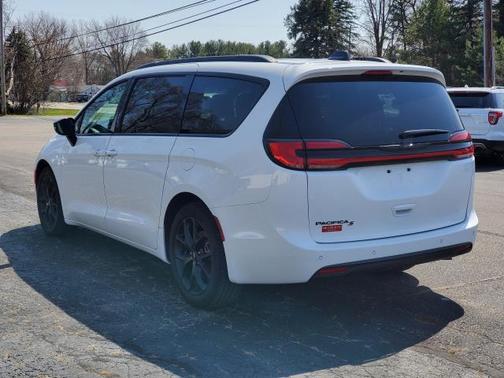 2024 Chrysler Pacifica Touring-L
