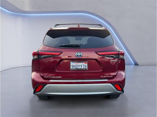 2021 Toyota Highlander Hybrid Platinum