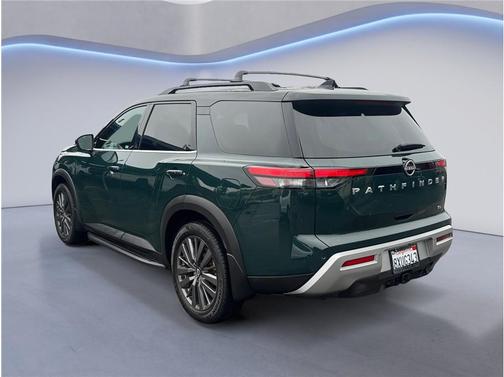 2022 Nissan Pathfinder SL 2WD