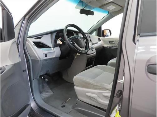 2016 Toyota Sienna L