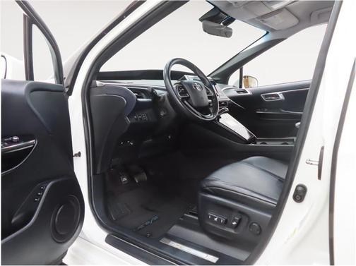2017 Toyota Mirai Base