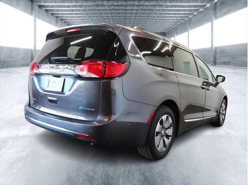 2018 Chrysler Pacifica Hybrid Limited