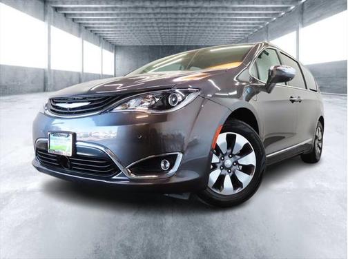 2018 Chrysler Pacifica Hybrid Limited