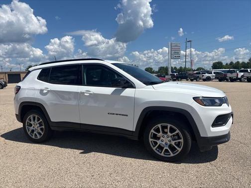 2022 Jeep Compass Latitude Lux