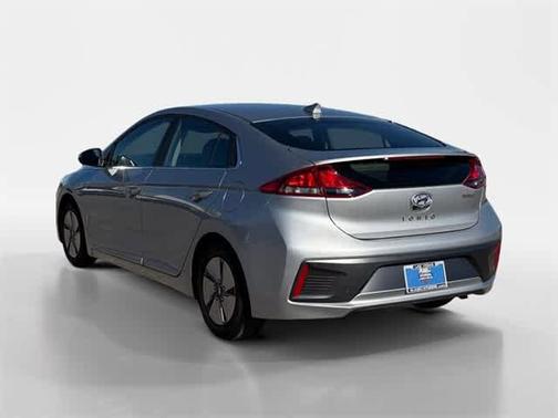 2022 Hyundai IONIQ Hybrid SE