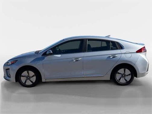2022 Hyundai IONIQ Hybrid SE