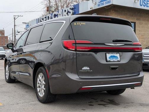 2023 Chrysler Pacifica Touring-L