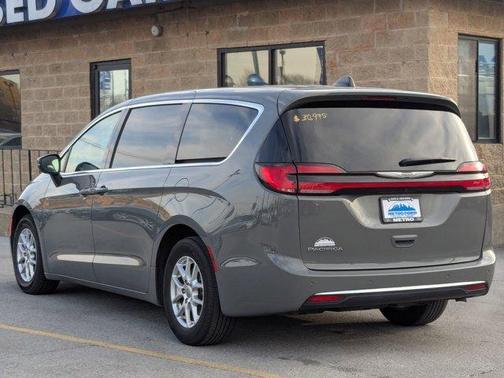 2023 Chrysler Pacifica Touring-L