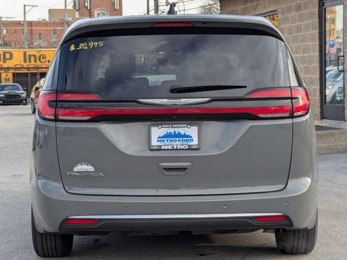 2023 Chrysler Pacifica Touring-L