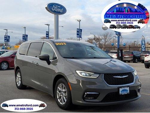 2023 Chrysler Pacifica Touring-L