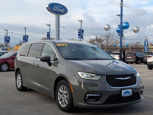 2023 Chrysler Pacifica Touring-L